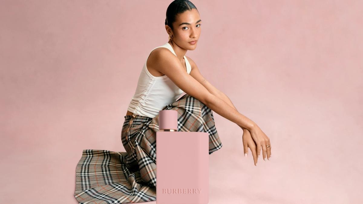 L'adv di un profumo Burberry (ph Burberry official website)
