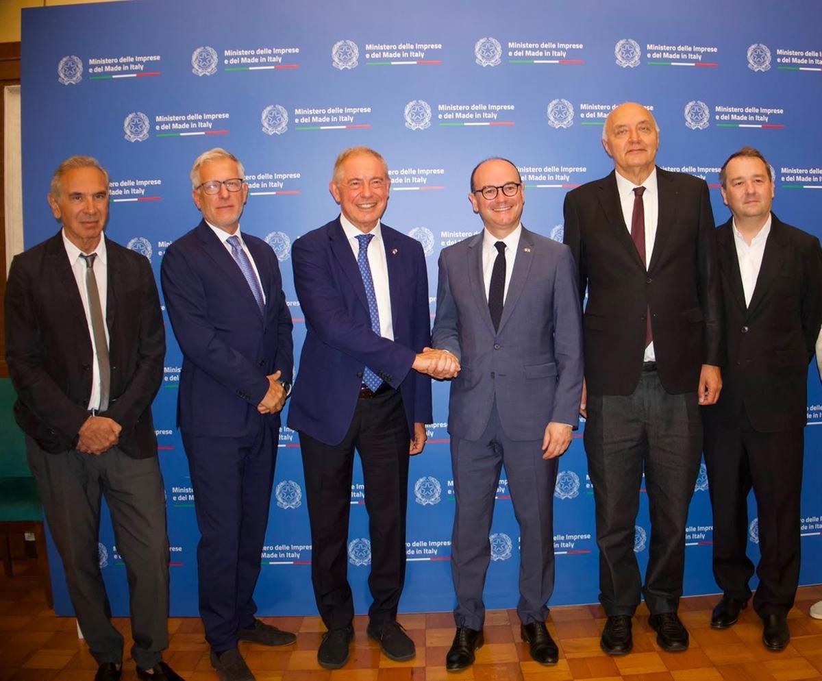 Da sinistra, Carlo Capasa, Luca Sburlati, Adolfo Urso, Sébastien Martin, Pascal Morand e Pierre-François Le Louet (courtesy Confindustria moda)