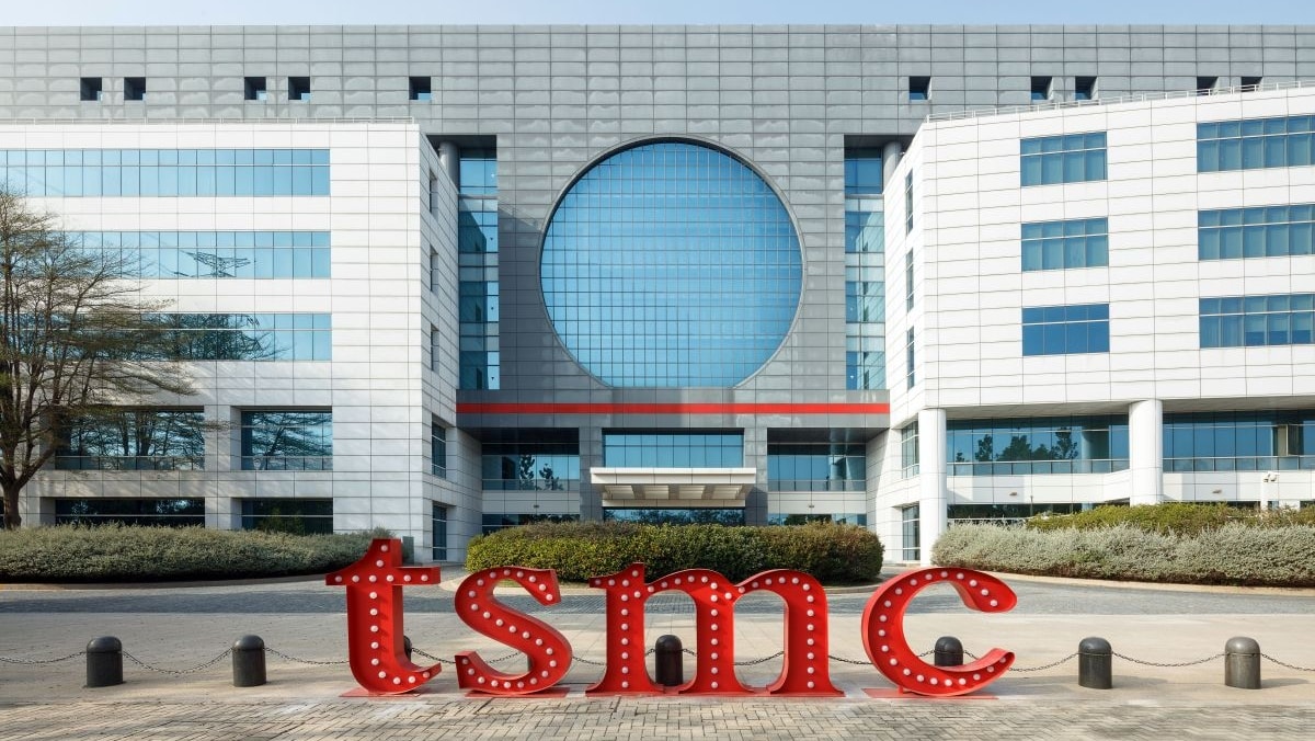Tsmc vola con l'AI: utile oltre le attese e maxi investimento da 265 miliardi di dollari negli Stati Uniti