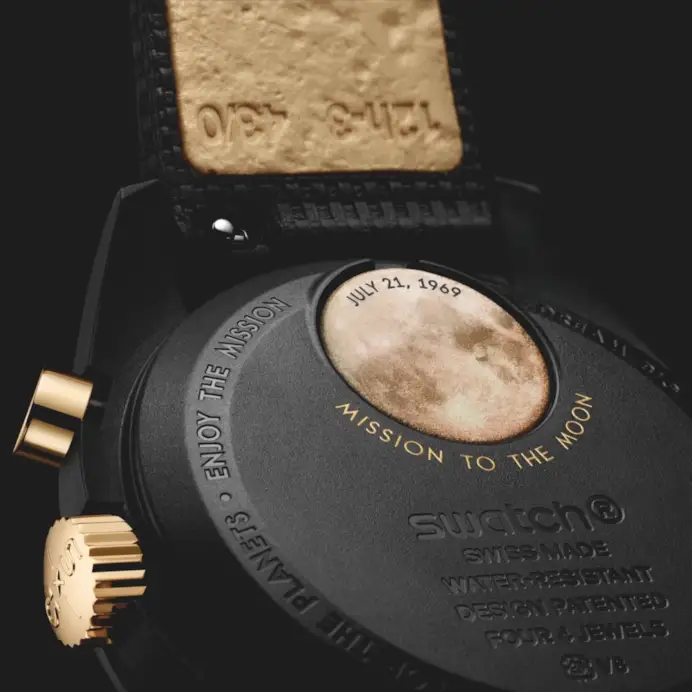 MoonSwatch Mission to the Moon 1969: il nuovo Omega x Swatch in oro in soli 1.969 esemplari