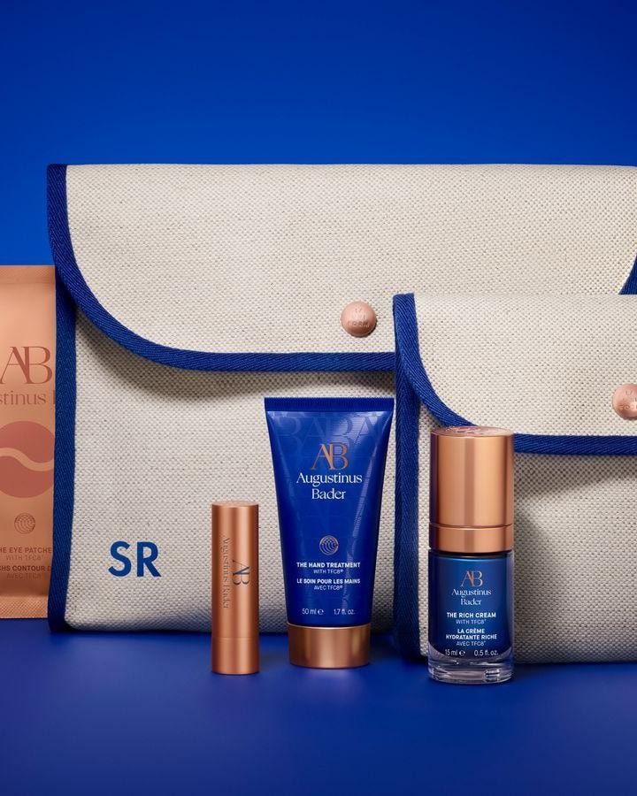 Il pouch duo travel kit della capsule di Augustinus Bader x L/uniform (courtesy Augustinus Bader)