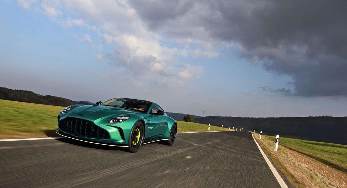 Aston Martin lancia Vantage S un’auto da pilota con standard di un gentleman