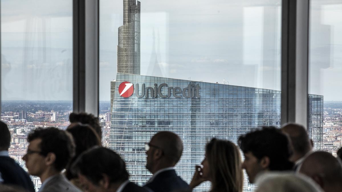 ESTERNO TORRE UNICREDIT