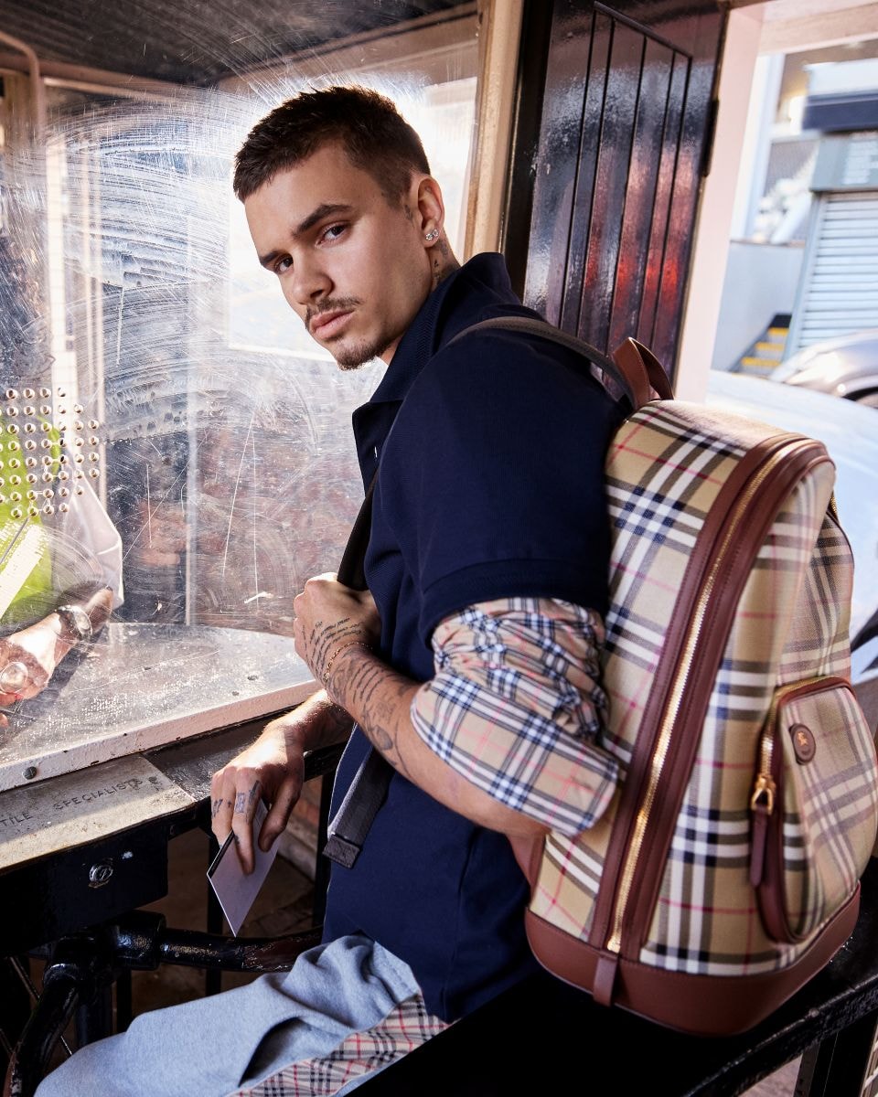 Una foto della campagna A good sport di Burberry con Romeo Beckham (courtesy Burberry)