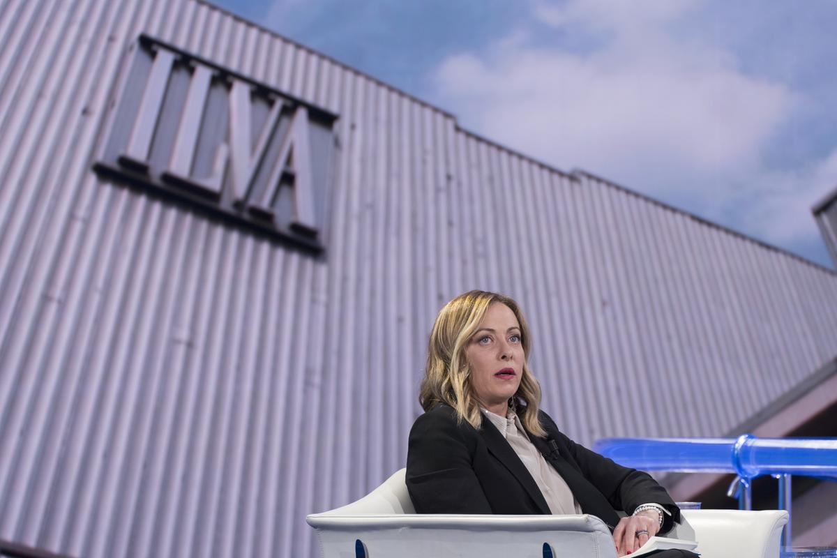GIORGIA MELONI, PRESIDENTE DEL CONSIGLIO
ILVA SULLO SFONDO