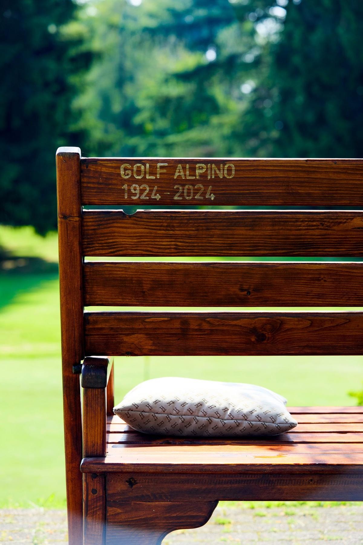 Un secolo di golf, un club da sogno e un torneo esclusivo: il ritorno dell’eleganza italiana sui green di Stresa