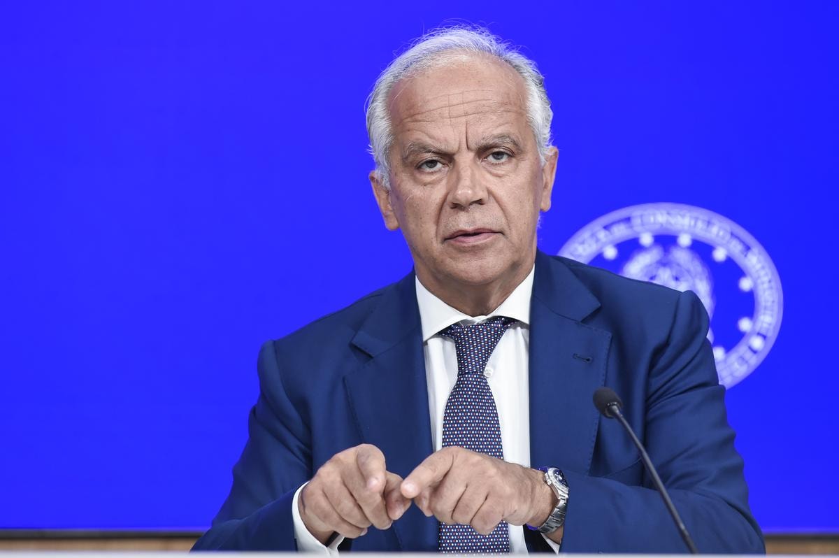 In Italia calano omicidi, rapine, furti e violenze sessuali: il ministro Piantedosi chiarisce i numeri sulla sicurezza