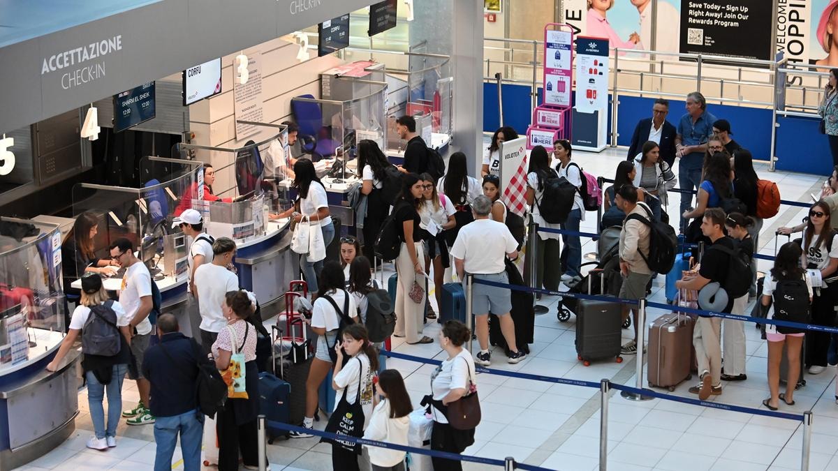 Vacanze, un sogno irraggiungibile per molte famiglie italiane: una su tre non può permettersele