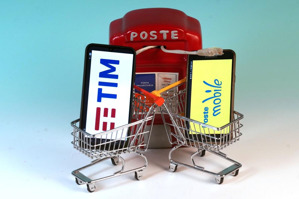 Ecco perché Poste Italiane vuole prendere tutta Tim e ritirarla da Piazza Affari