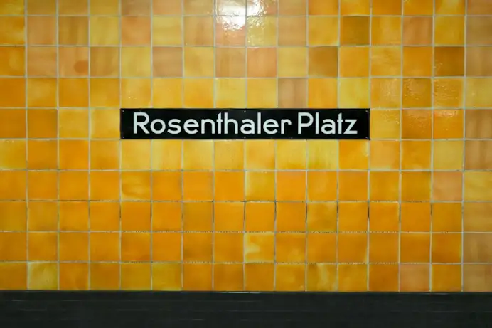La nuova Berlino conquista con street art, ristoranti stellati e luoghi segreti