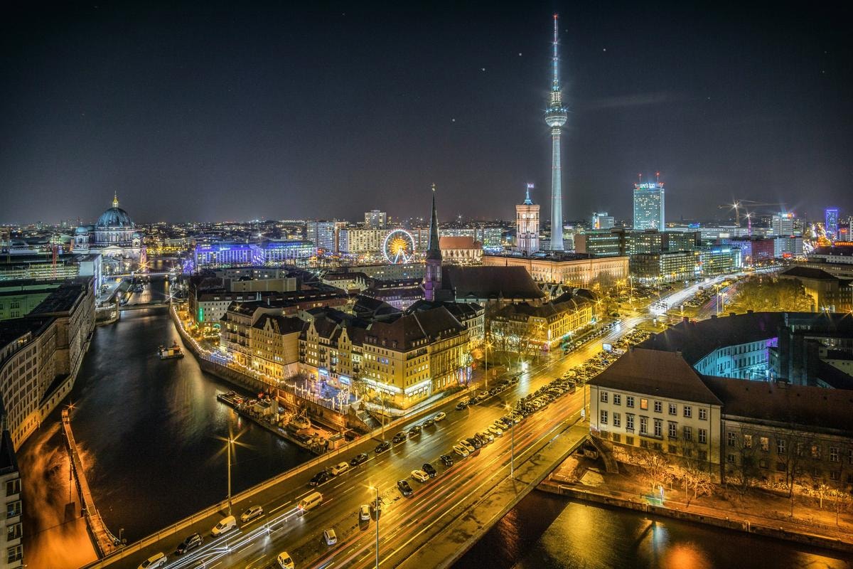 La nuova Berlino conquista con street art, ristoranti stellati e luoghi segreti