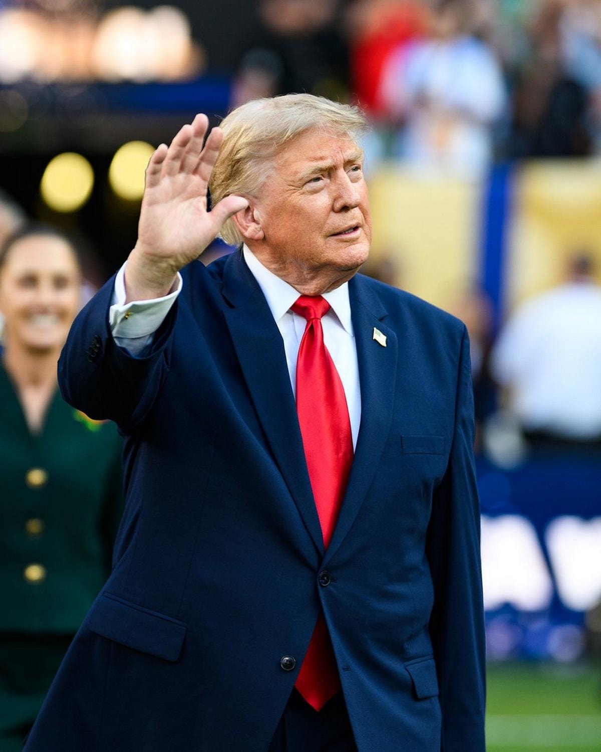 Trump snobba il conflitto d’interessi e usa la Casa Bianca per arricchirsi. I casi di insider trading del Tycoon