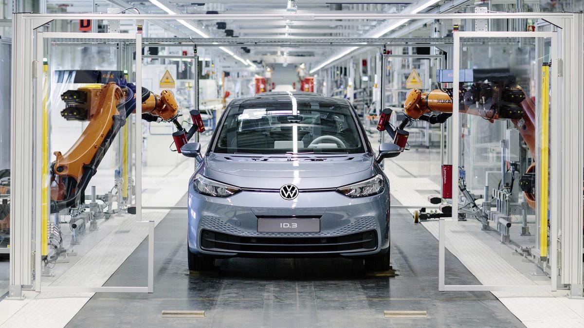 Volkswagen cambia strategia: più modelli prodotti negli stabilimenti più efficienti. Ecco il costo per auto di ogni fabbrica