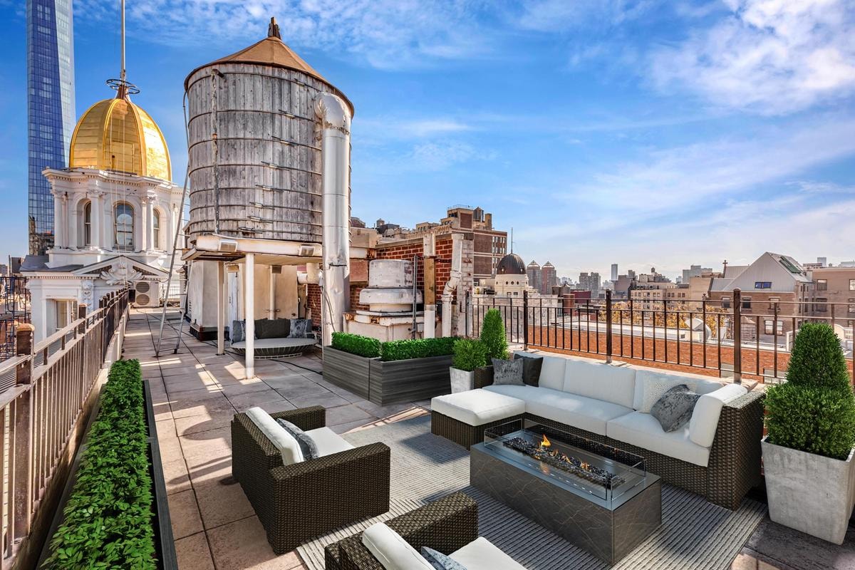 Dentro la penthouse più incredibile di Manhattan: ha una cupola d’oro e una vista che lascia senza fiato