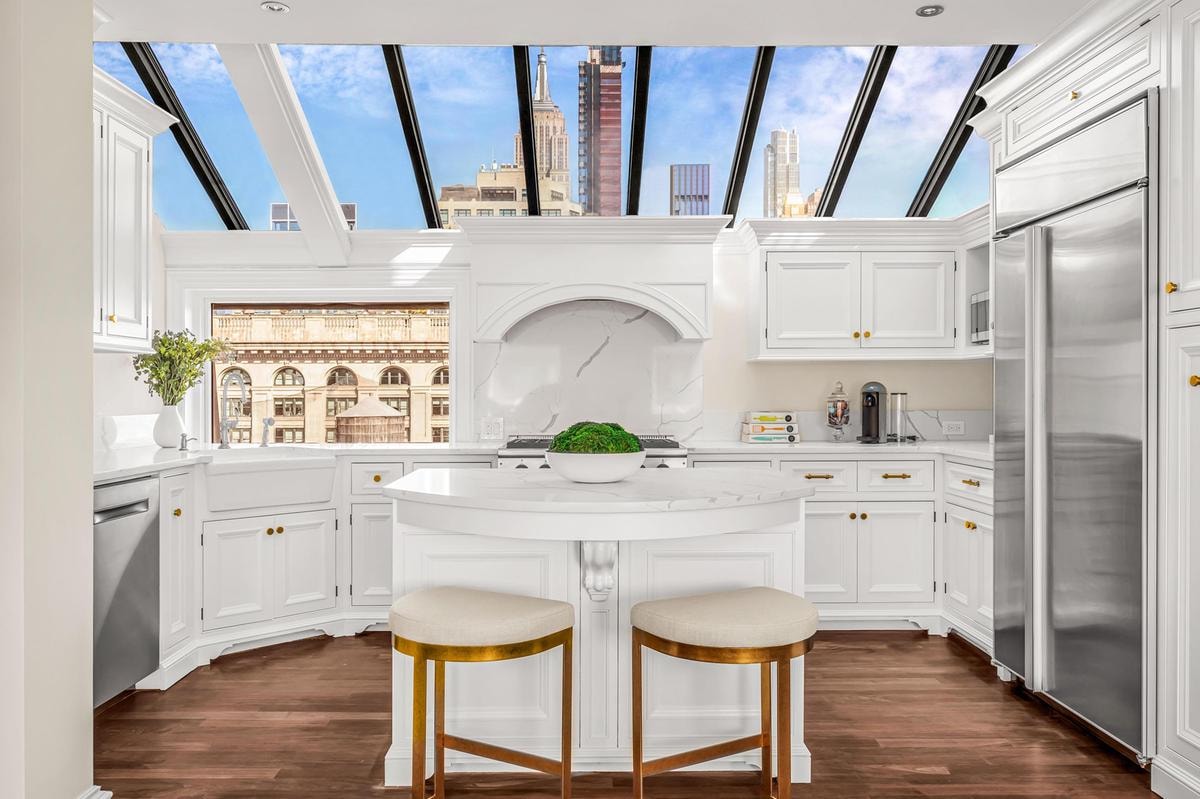 Dentro la penthouse più incredibile di Manhattan: ha una cupola d’oro e una vista che lascia senza fiato