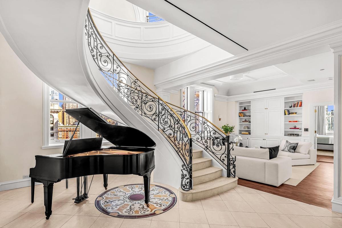 Dentro la penthouse più incredibile di Manhattan: ha una cupola d’oro e una vista che lascia senza fiato