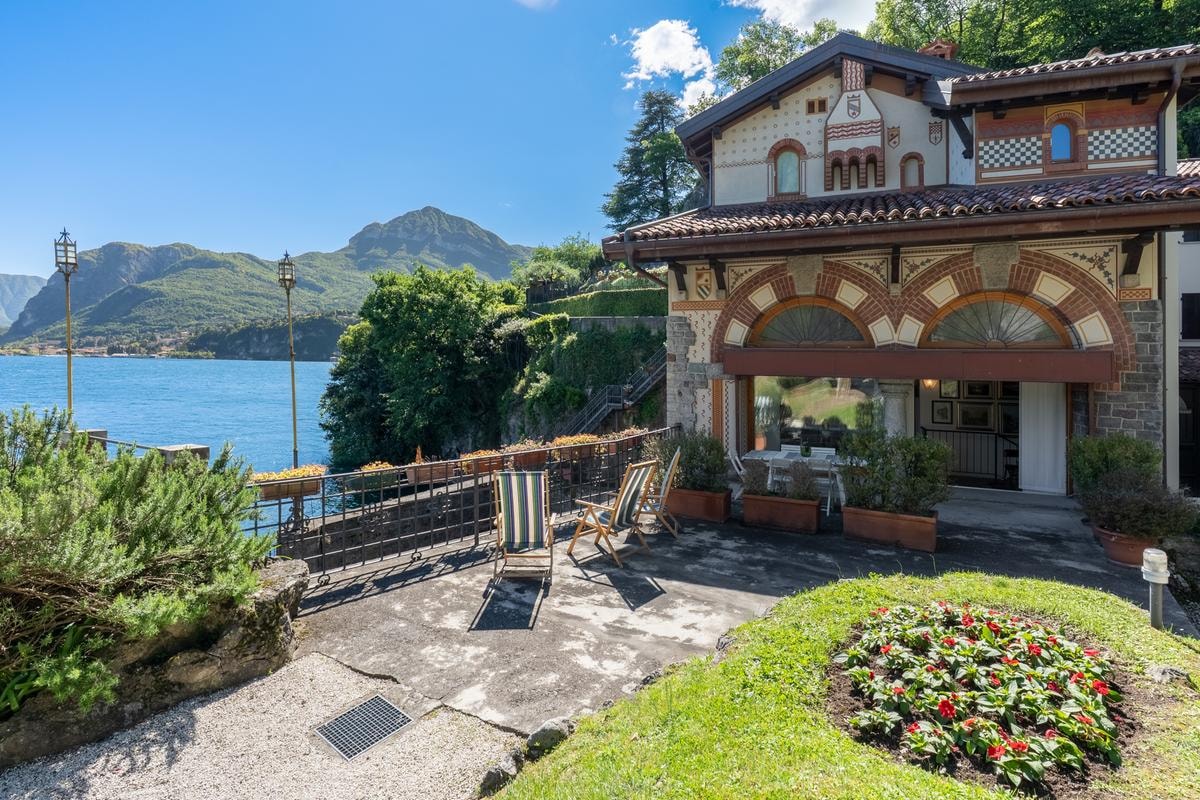La casa di James Bond esiste davvero: si affaccia sul Lago di Como ed è in vendita