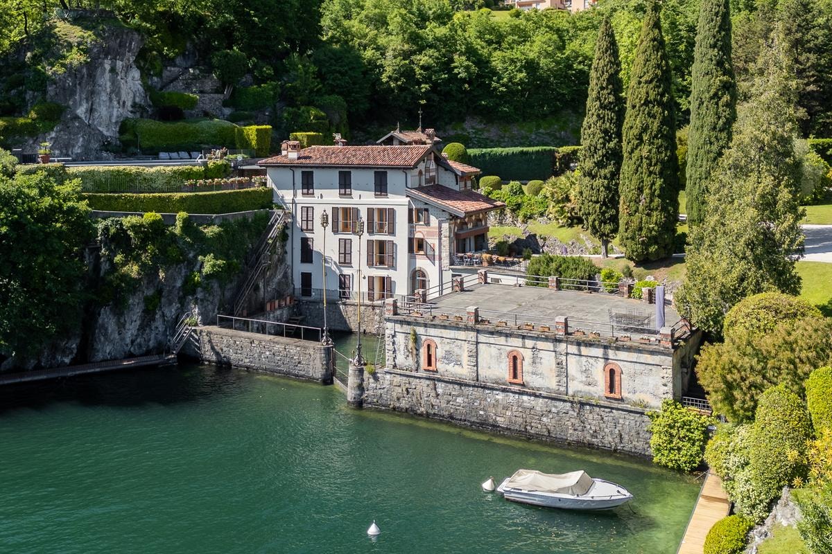 La casa di James Bond esiste davvero: si affaccia sul Lago di Como ed è in vendita