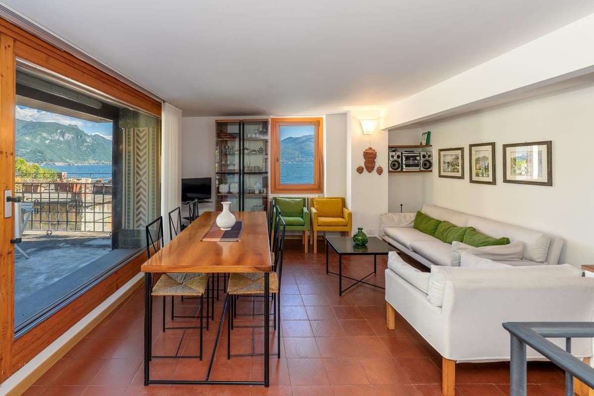 La casa di James Bond esiste davvero: si affaccia sul Lago di Como ed è in vendita