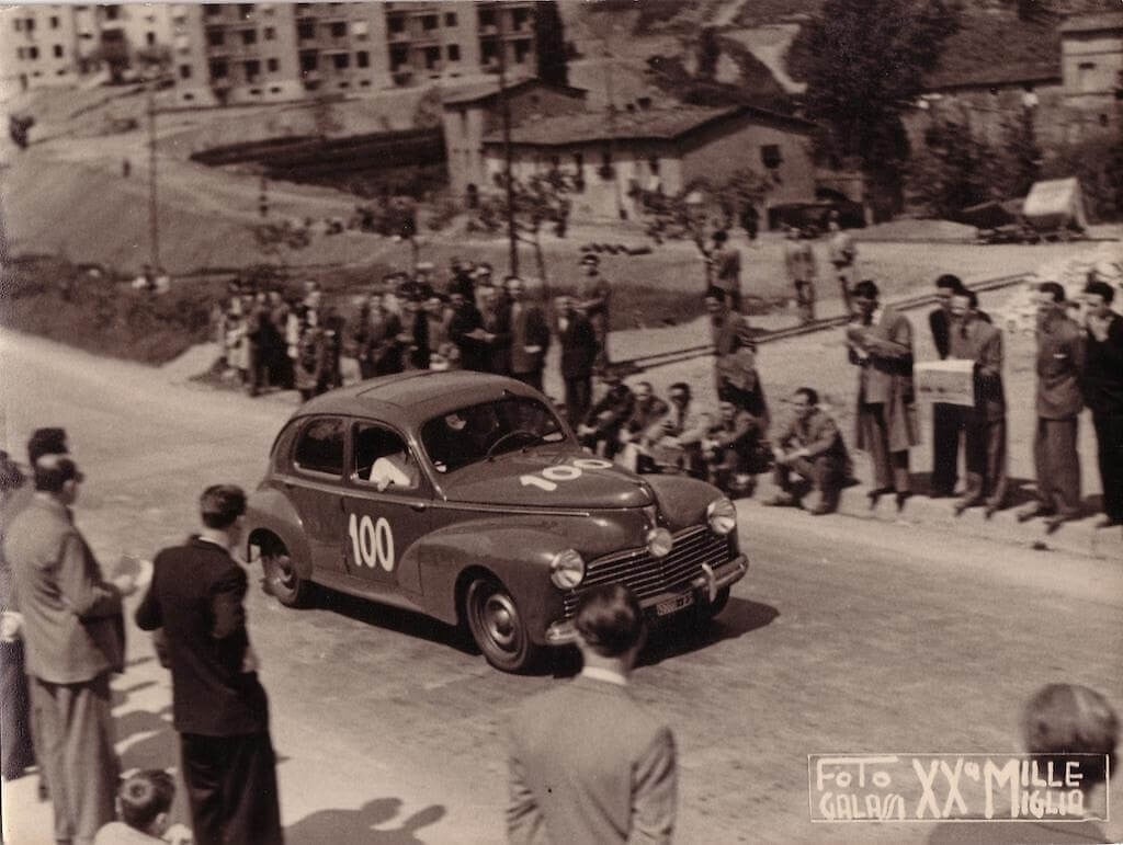 Quando una normale berlina diventò un mito grazie alle corse