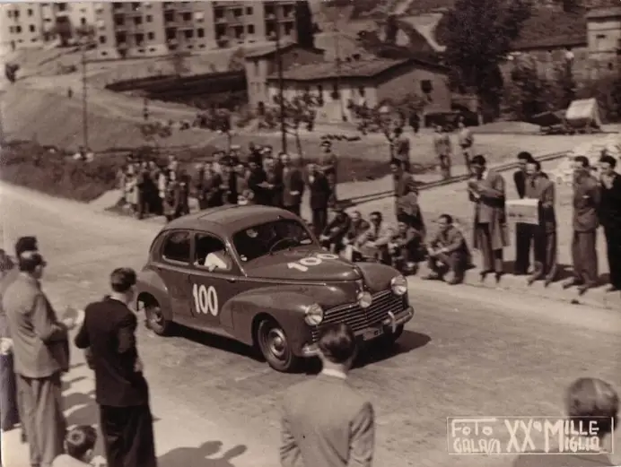 Quando una normale berlina diventò un mito grazie alle corse