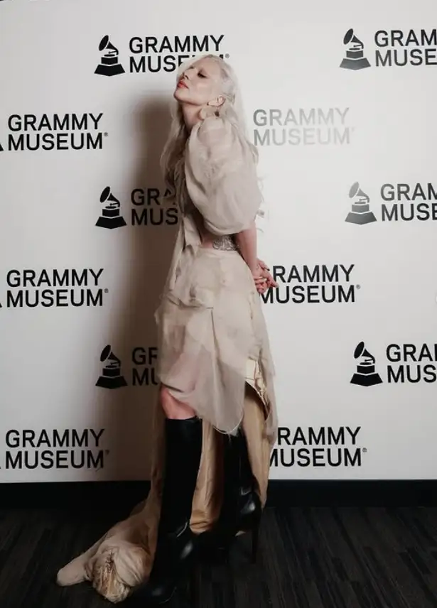 Lady Gaga che indossa un abito spring-simmer 2026 di Vettese (ph Instagram @vetteseofficial)