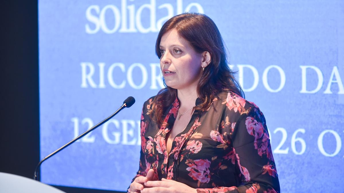 L’eurodeputata Ilaria Salis perde la causa sul licenziamento dei collaboratori: dovrà pagare 300mila euro