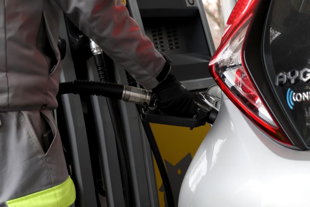 Carburanti, previsto un aumento tra 5 e 8 centesimi al litro. Che cosa potrebbe fare il Governo