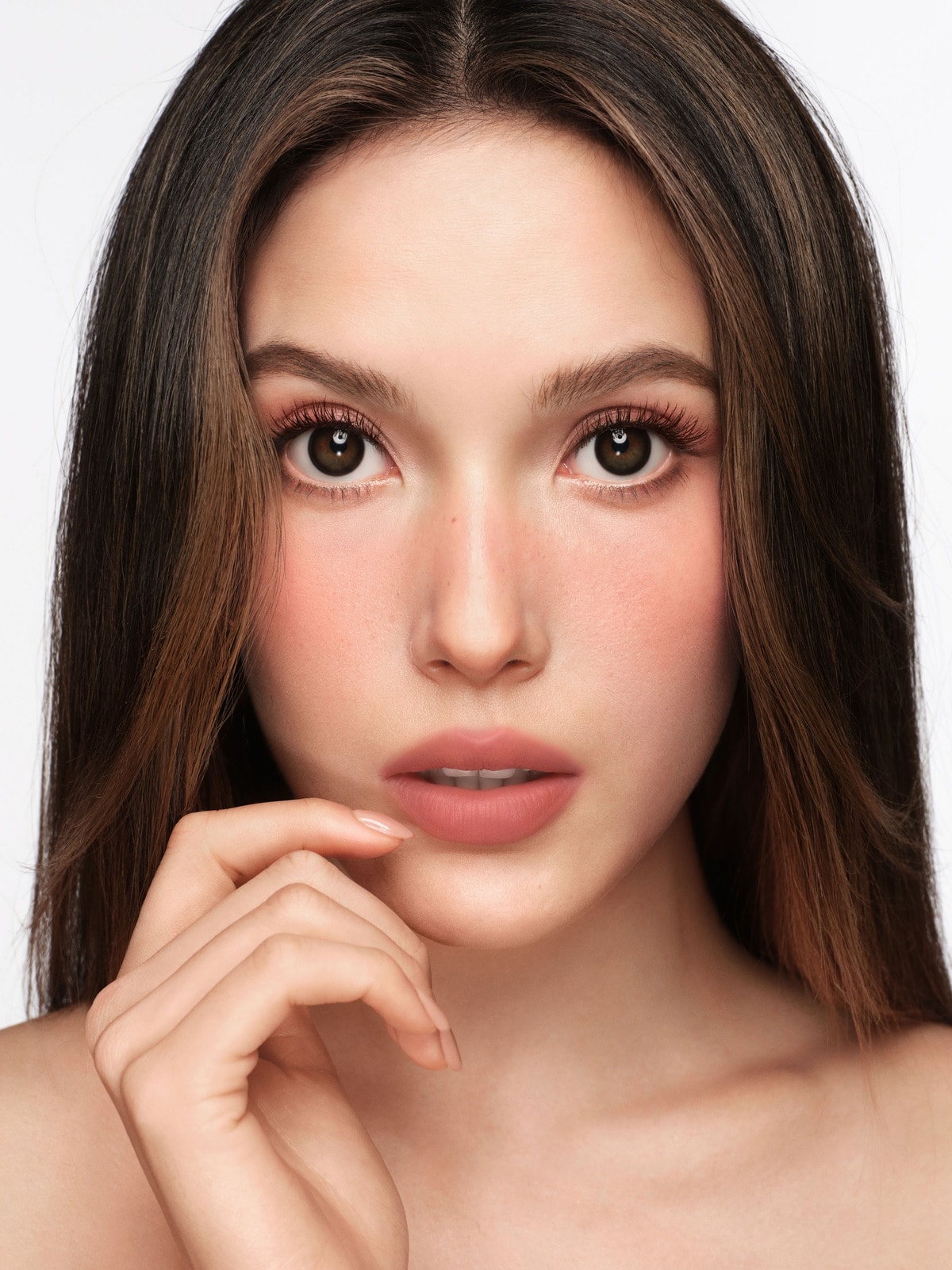 Un ritratto di Eileen Gu (courtesy Armani beauty)