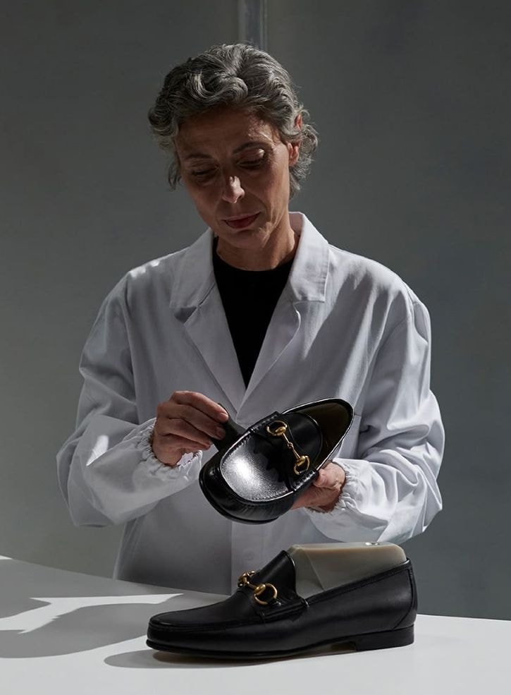 La campagna Crafting an icon del mocassino modello horsebit 1953 di Gucci (courtesy Gucci)