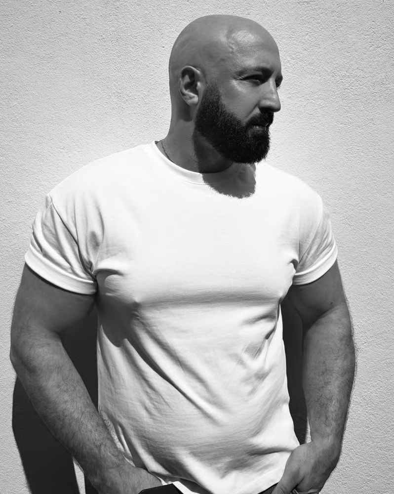 Un ritratto di Jack Isenberg (ph Temperley London official instagram)