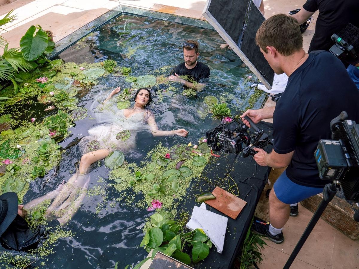 Padma Lakshmi fotografata per il calendario Pirelli 2027 (courtesy Pirelli)