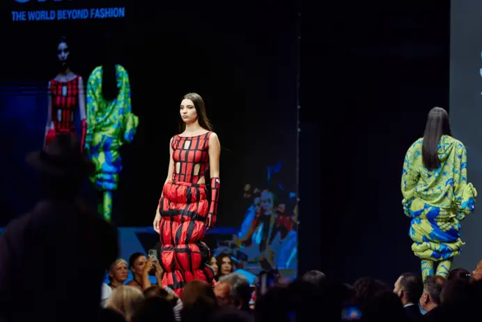Una sfilata dell’edizione 2025 di Iff-International fashion festival a Porto Montenegro (courtesy Iff)