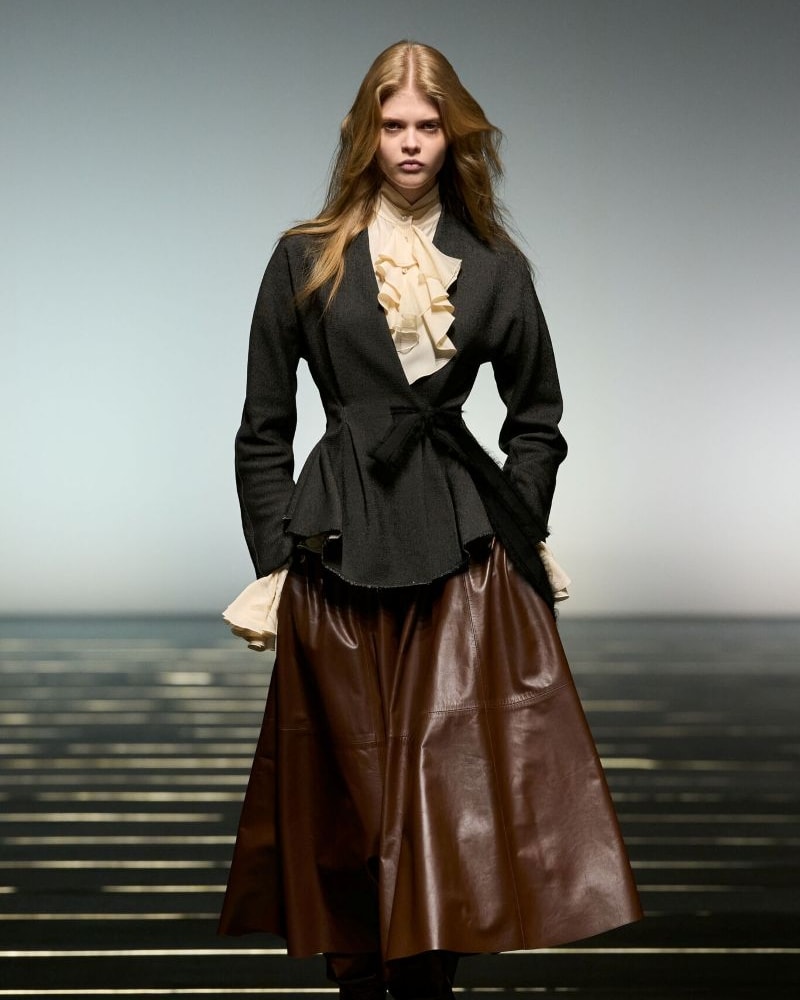 Un look della collezione autunno-inverno 2026/27 di Alberta Ferretti (courtesy Alberta Ferretti)