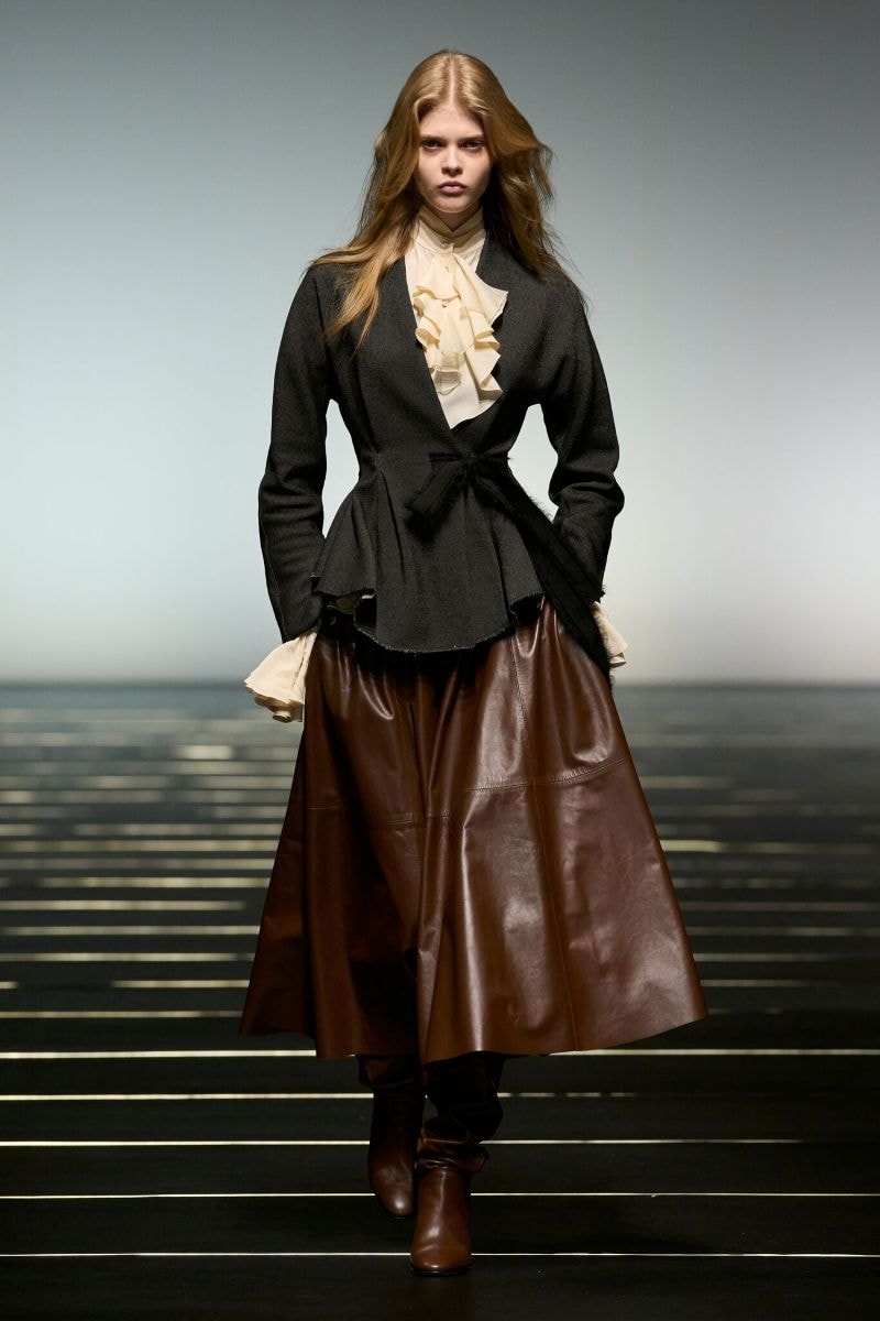 Un look della collezione autunno-inverno 2026/27 di Alberta Ferretti (courtesy Alberta Ferretti)