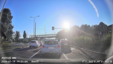 La camera posteriore ha dimensioni davvero ridotteQualità elevata dei materiali, resistenti alle alte temperature, e kit completoQualità 4K per i video della dash cam, con targhe visibili anche in controluce
