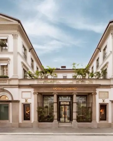 La boutique Louis Vuitton a Milano in via Montenapoleone (ph officiale website)