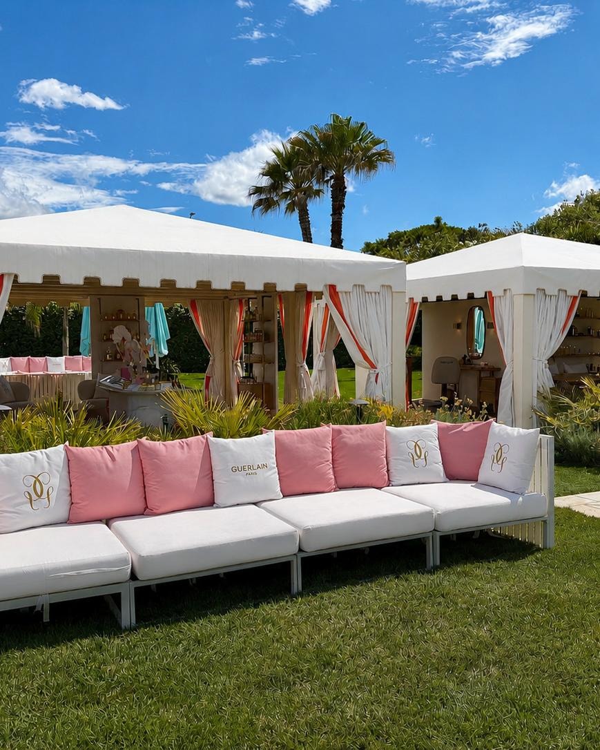 Il takeover di Guerlain al beach club Alpemare di Forte dei Marmi (courtesy Guerlain)