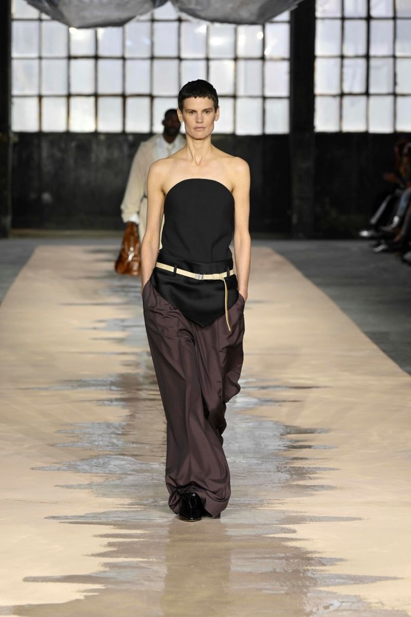 Un look Boss spring/summer 2026 (ph Francesc Ten/MFF)