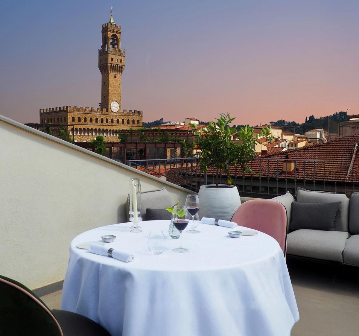 Dormire in una casa-grotta, in un palazzo storico o tra i vigneti: gli hotel italiani più sorprendenti