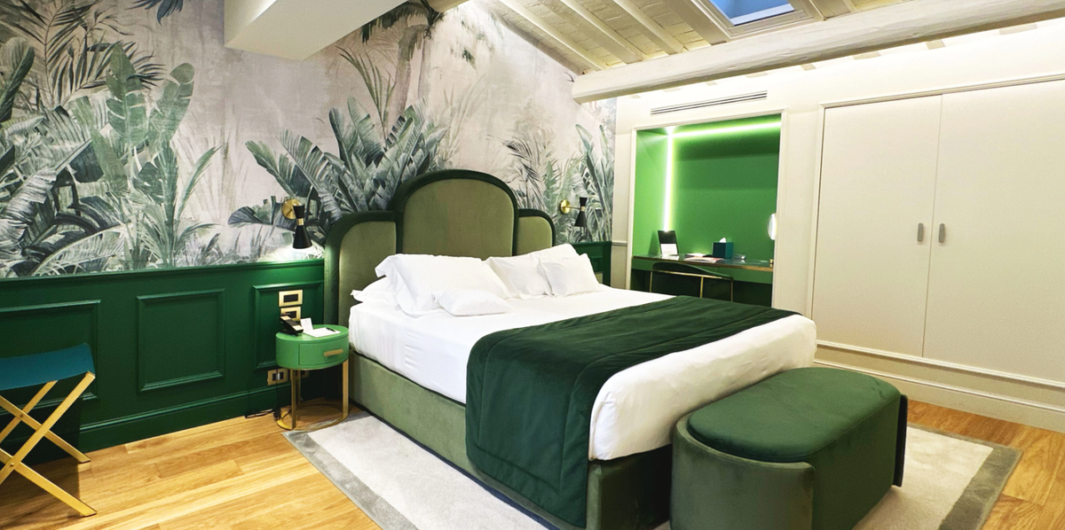 Dormire in una casa-grotta, in un palazzo storico o tra i vigneti: gli hotel italiani più sorprendenti