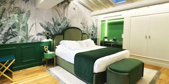 Dormire in una casa-grotta, in un palazzo storico o tra i vigneti: gli hotel italiani più sorprendenti