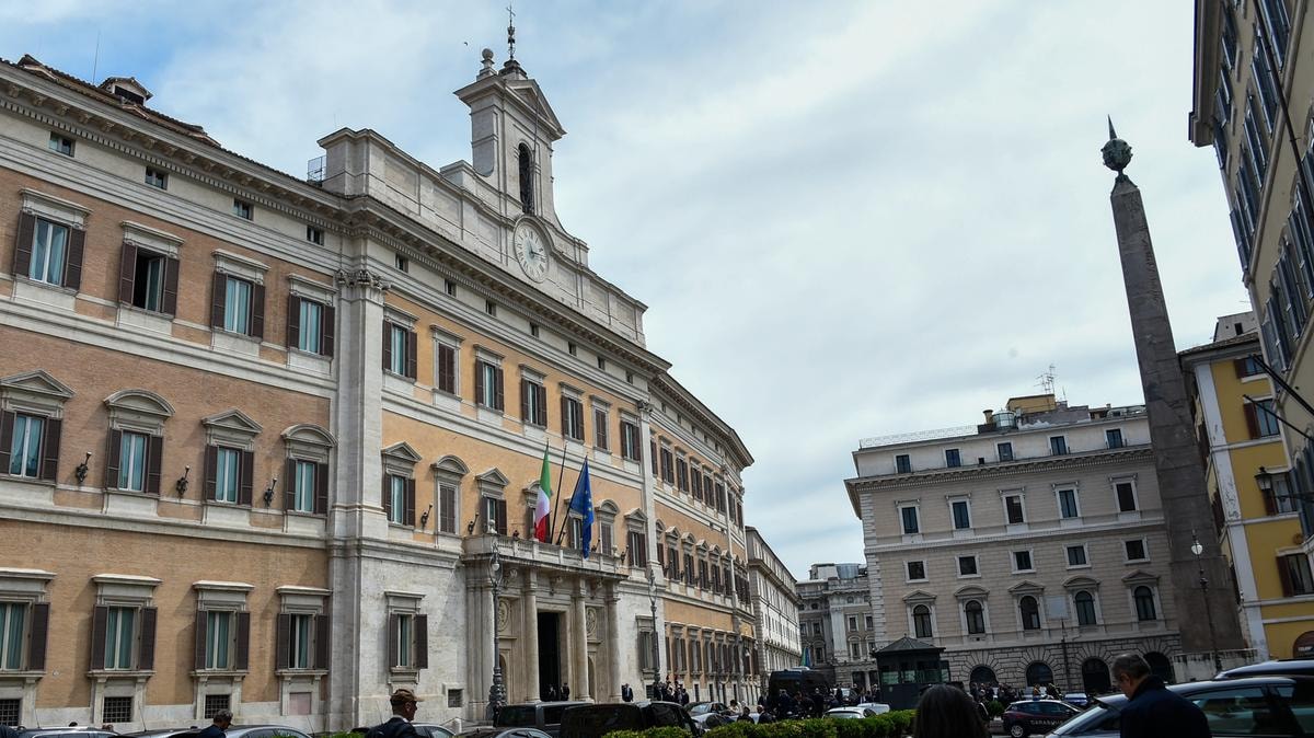 La Camera costa un miliardo di euro: tutte le spese di Montecitorio tra vitalizi, voli e facchinaggio