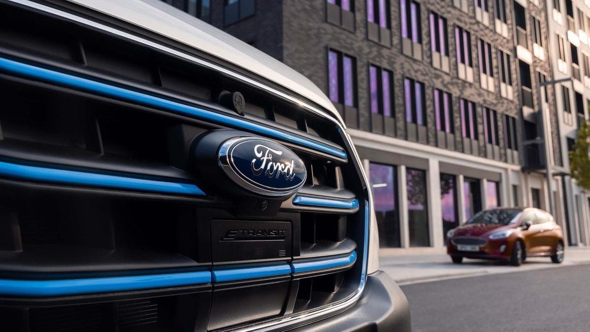 Ford batte le attese e rivede al rialzo le stime 2026: Suv e pick-up trainano i conti, l’elettrico resta in perdita