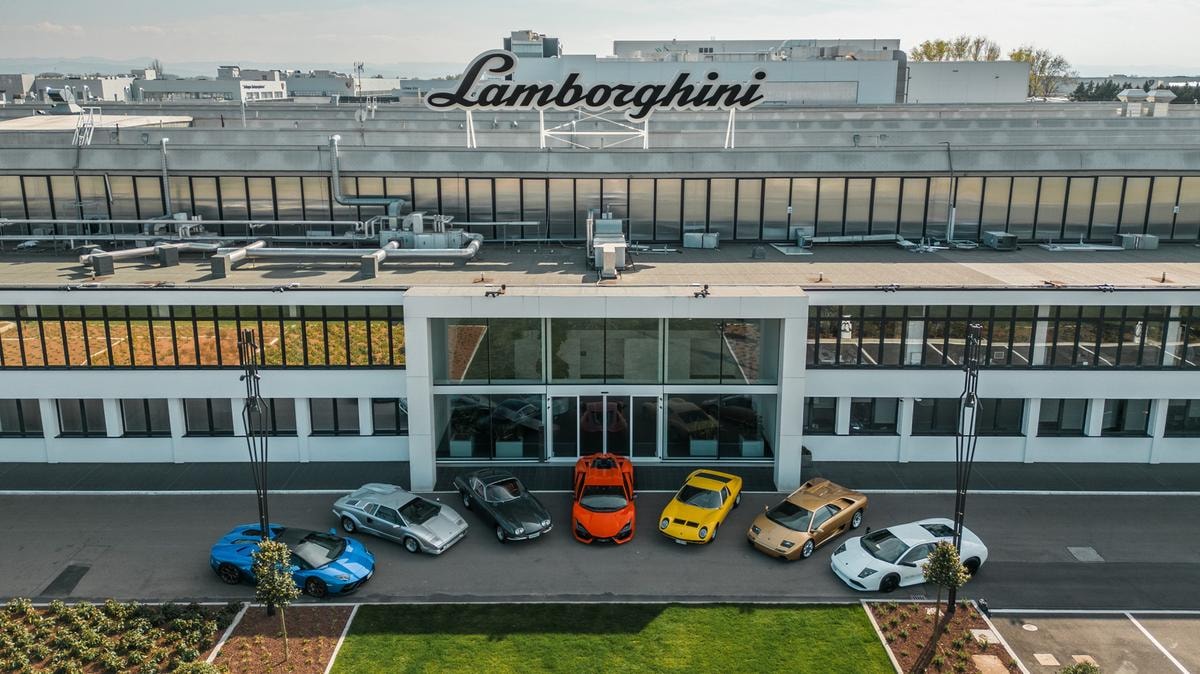 Lamborghini cresce ancora: ricavi record a 1,74 miliardi. I margini restano elevati anche con dazi e crisi del settore