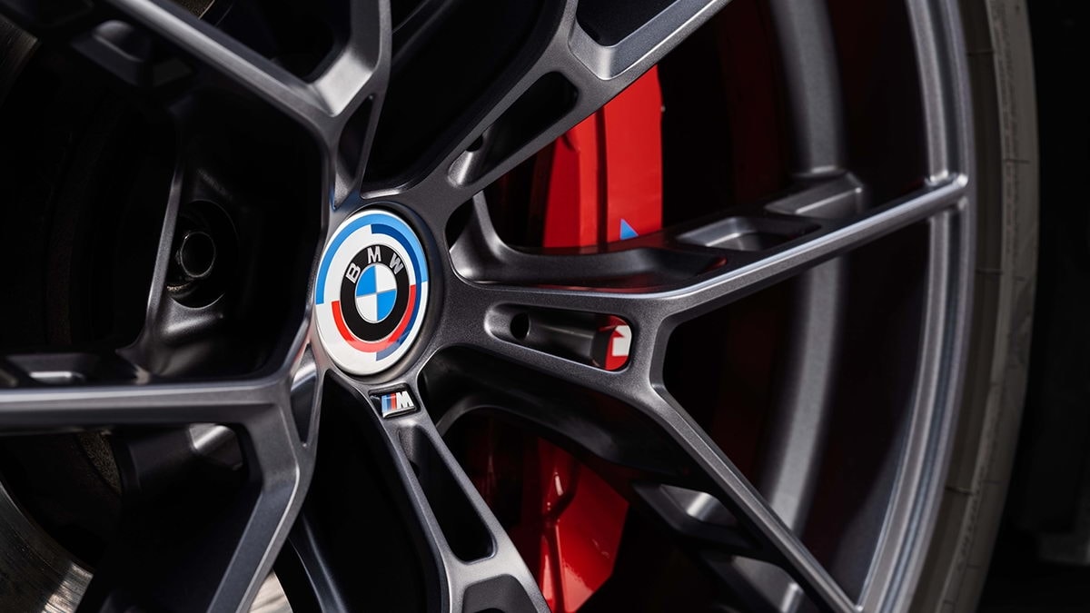 Auto, Bmw taglia 8.000 posti di lavoro nel mondo: piano di uscite volontarie fino al 2027
