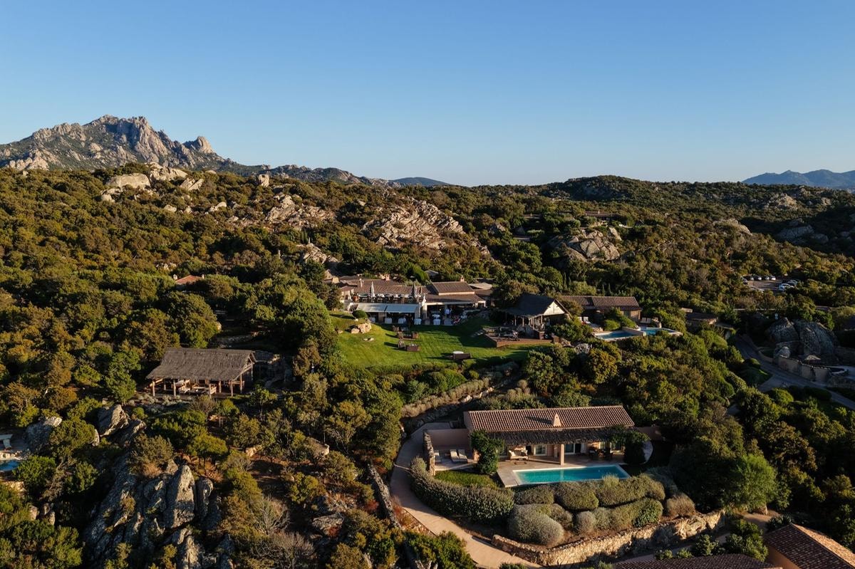 Il paradiso nascosto della Costa Smeralda con Spa tra le rocce e suite con piscina privata
