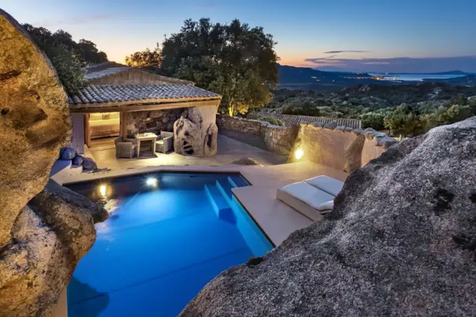 Il paradiso nascosto della Costa Smeralda con Spa tra le rocce e suite con piscina privata