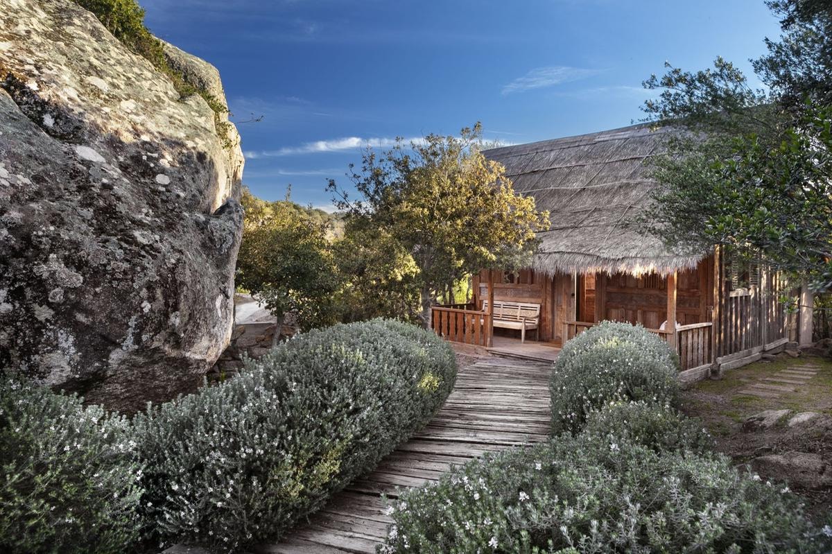 Il paradiso nascosto della Costa Smeralda con Spa tra le rocce e suite con piscina privata