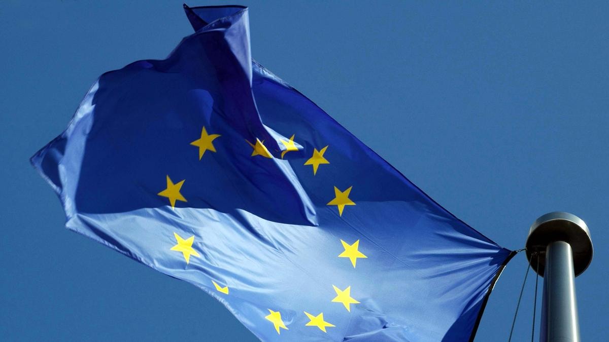 AI, l’Ue lancia un bando per costruire sette gigafactory. È subito gara: 18 Stati membri si sono già candidati